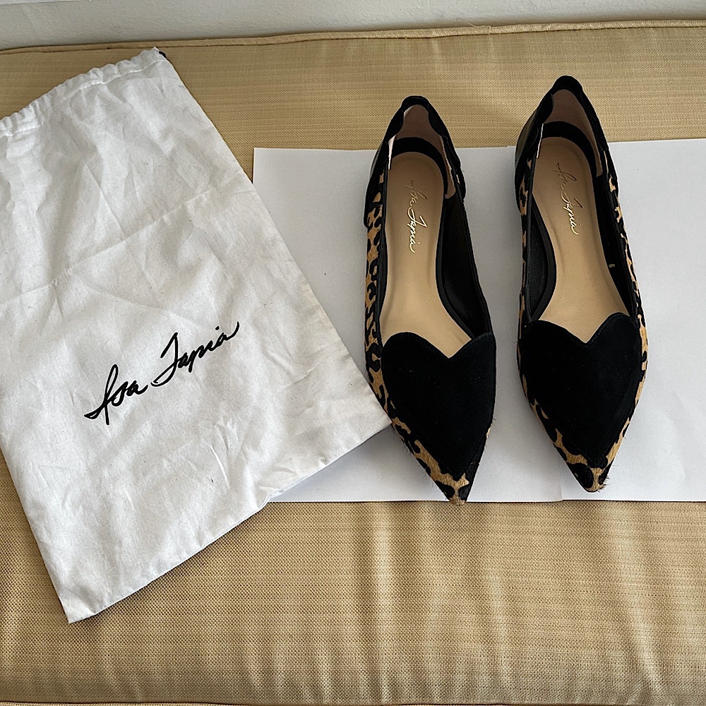 Isa Tapia Black and Tan Pointed-Toe Flats - Picture 2 of 8